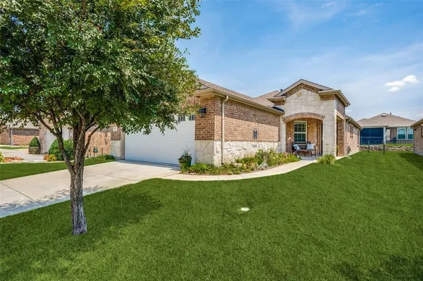 Property Slideshow image 3 of 40 | 6726 hickory creek dr, Frisco, TX, 75036