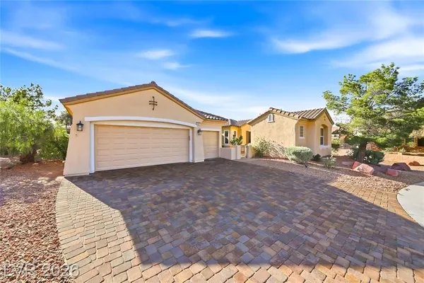 Property Slideshow image 3 of 61 | 2001 tulip grove ct, Henderson, NV, 89052