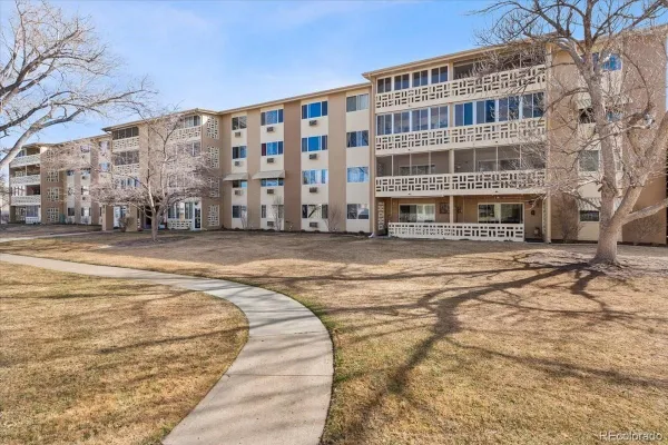 Property Slideshow image 2 of 15 | 620 s alton way 2d, Denver, CO, 80247
