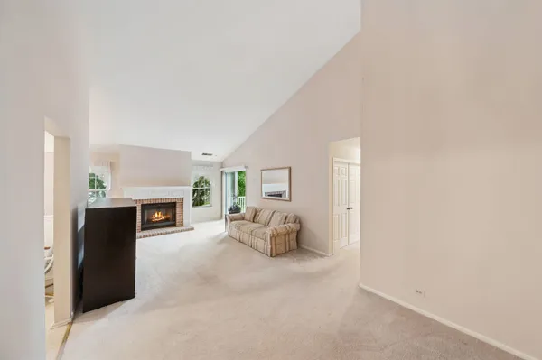 Property Slideshow image 3 of 20 | 501 aberdeen ln c, Prospect Heights, IL, 60070