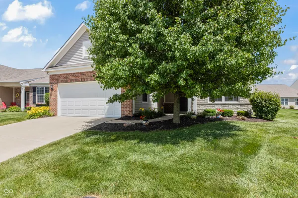 Property Slideshow image 2 of 60 | 13229 catawba trl, Fishers, IN, 46037