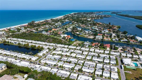 Property Slideshow image 3 of 70 | 703 spanish dr, Longboat Key, FL, 34228