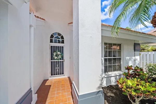 Property Slideshow image 2 of 34 | 6724 approach rd 3, Sarasota, FL, 34238