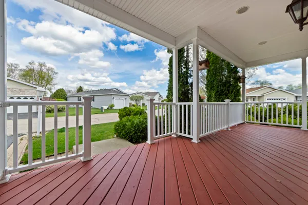 Property Slideshow image 2 of 38 | 102 hitching post ln, Grayslake, IL, 60030