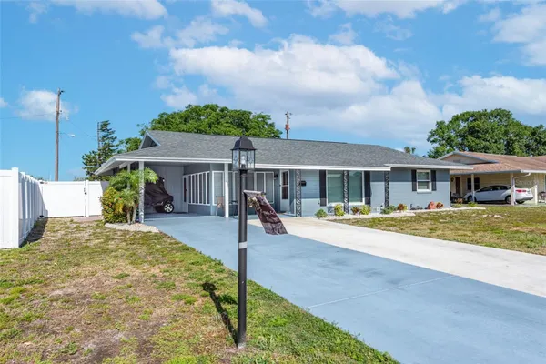 Property Slideshow image 2 of 24 | 906 hacienda dr, Sun City Center, FL, 33573