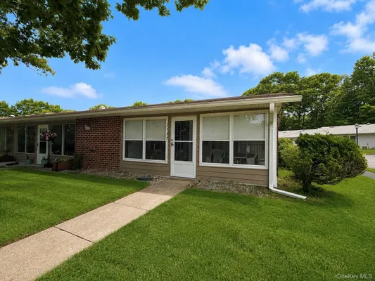 Property Slideshow image 2 of 17 | 258 newcastle ct f, Brookhaven, NY, 11961
