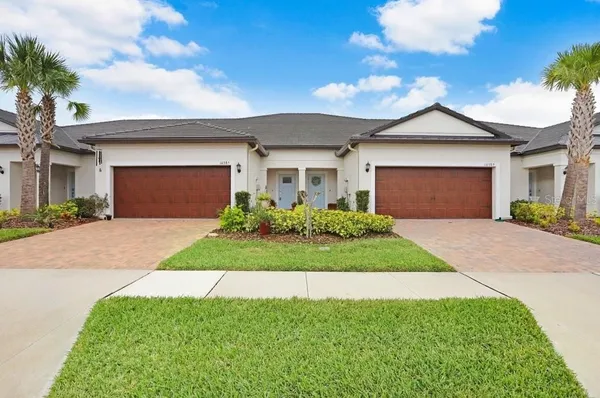 Property Slideshow image 2 of 49 | 10385 echo dock loop, San Antonio, FL, 33576