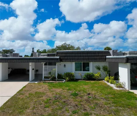 Property Slideshow image 2 of 47 | 3924 ashwood ln 59, Sarasota, FL, 34232