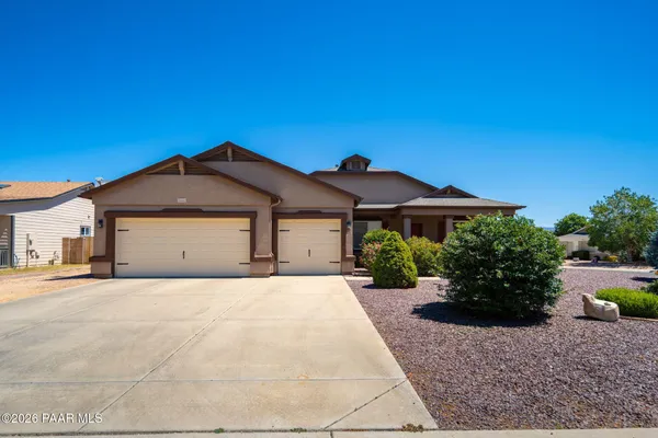 Property Slideshow image 2 of 69 | 7682 e rabbit brush ln, Prescott Valley, AZ, 86315