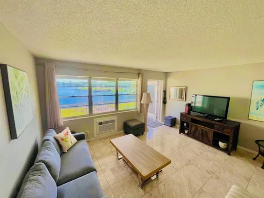 Property Slideshow image 2 of 11 | 387 chatham s # 387, West Palm Beach, FL, 33417