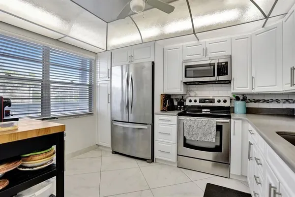 Property Slideshow image 3 of 67 | 2802 victoria way e2, Coconut Creek, FL, 33066