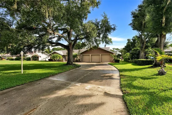 Property Slideshow image 2 of 59 | 7913 broadmoor pines blvd, Sarasota, FL, 34243