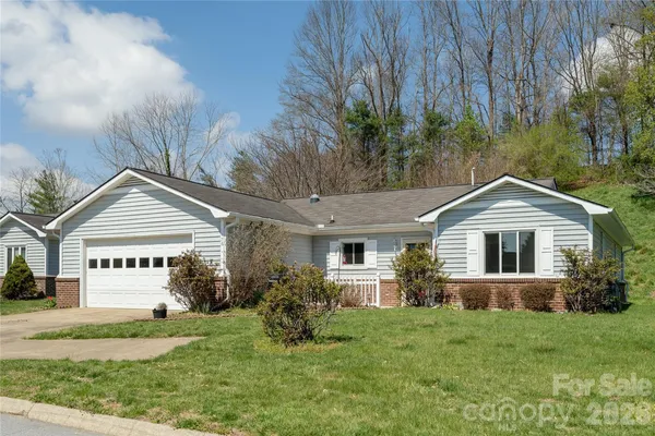 Property Slideshow image 2 of 24 | 176 derbyshire dr, Hendersonville, NC, 28792