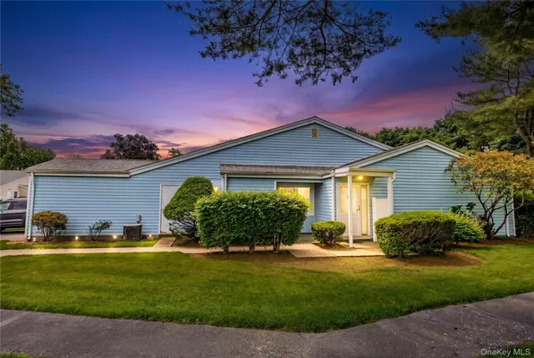 Property Slideshow image 3 of 35 | 302 bentley ct, Smithtown, NY, 11780