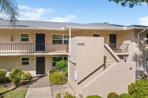 Property Slideshow image 2 of 37 | 6939 w country club dr 156, Sarasota, FL, 34243