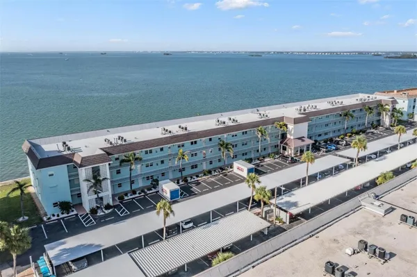 Property Slideshow image 2 of 68 | 7 dunoon pl 304, Dunedin, FL, 34698