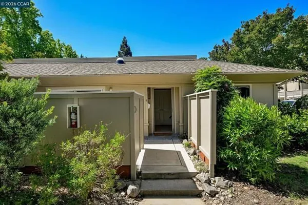 Property Slideshow image 3 of 35 | 2233 pine knoll dr 4, Walnut Creek, CA, 94595