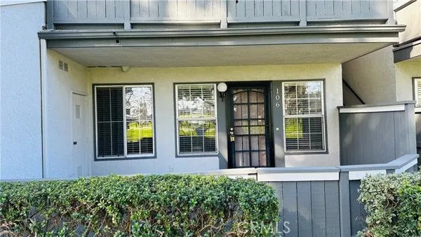 Property Slideshow image 2 of 23 | 18242 parkview ln 106, Huntington Beach, CA, 92648