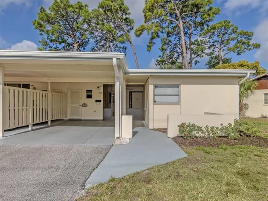 Property Slideshow image 2 of 60 | 6108 green view dr 143, Sarasota, FL, 34231