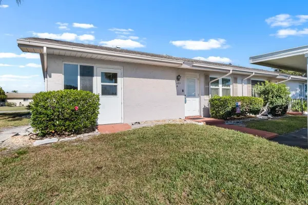 Property Slideshow image 2 of 47 | 401 faraday trl a, Sun City Center, FL, 33573