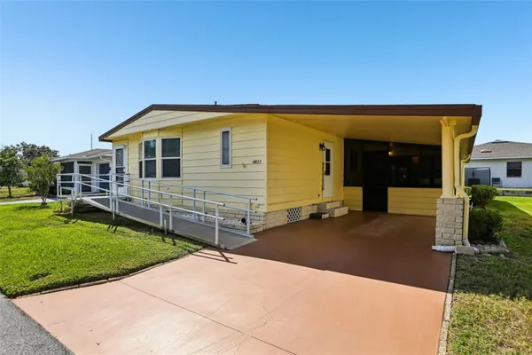Property Slideshow image 3 of 42 | 4933 colonnades cir, Lakeland, FL, 33811