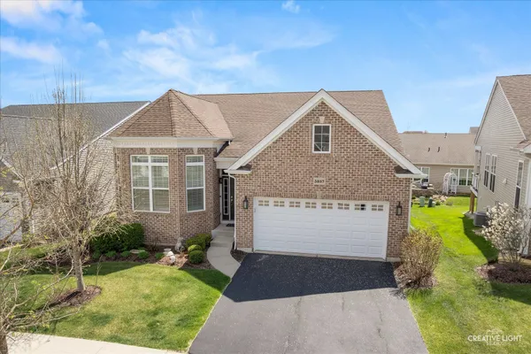 Property Slideshow image 3 of 36 | 3857 double eagle dr, Elgin, IL, 60124