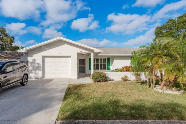 Property Slideshow image 2 of 35 | 2949 briar cliff dr, Palm Harbor, FL, 34684