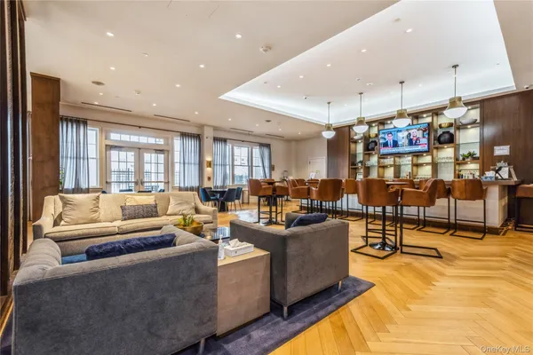 Property Slideshow image 3 of 7 | 33204 spruce pond cir, Oyster Bay, NY, 11803