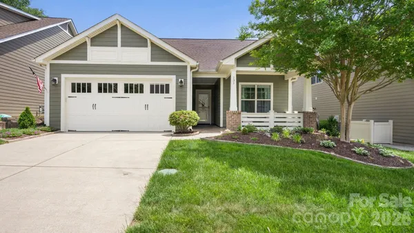 Property Slideshow image 2 of 48 | 131 chimney rock ct, Denver, NC, 28037