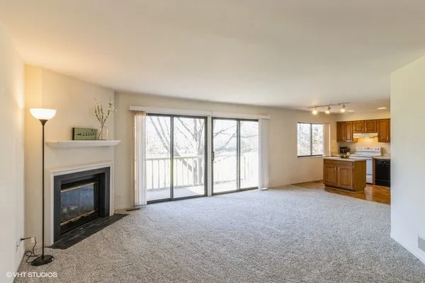Property Slideshow image 3 of 40 | 1290 oak hill rd d, Lake Barrington, IL, 60010