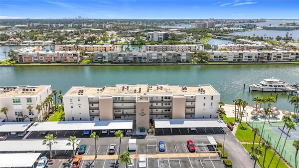 Property Slideshow image 2 of 62 | 7625 sun island dr 307, South Pasadena, FL, 33707