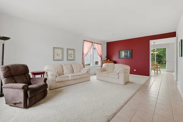 Property Slideshow image 2 of 18 | 12992 applewood dr, Huntley, IL, 60142