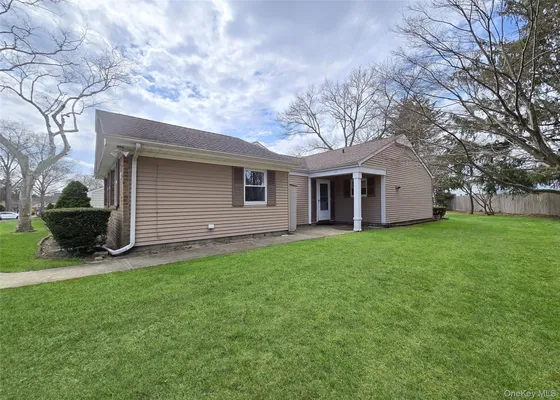 Property Slideshow image 2 of 21 | 22 freemont ln, Brookhaven, NY, 11727