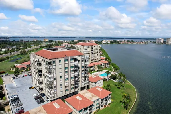 Property Slideshow image 2 of 30 | 6372 palma del mar blvd 405, St Petersburg, FL, 33715