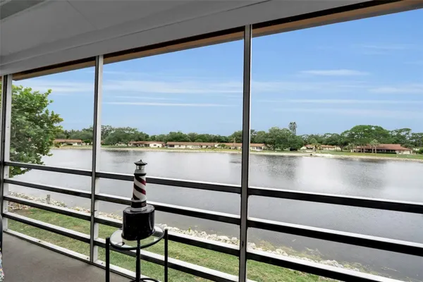 Property Slideshow image 3 of 40 | 4470 narraganset trl 90a, Sarasota, FL, 34233