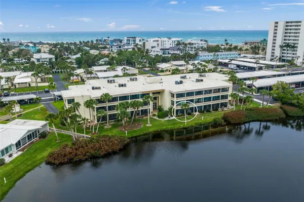Property Slideshow image 3 of 71 | 101 whispering sands dr 105, Sarasota, FL, 34242
