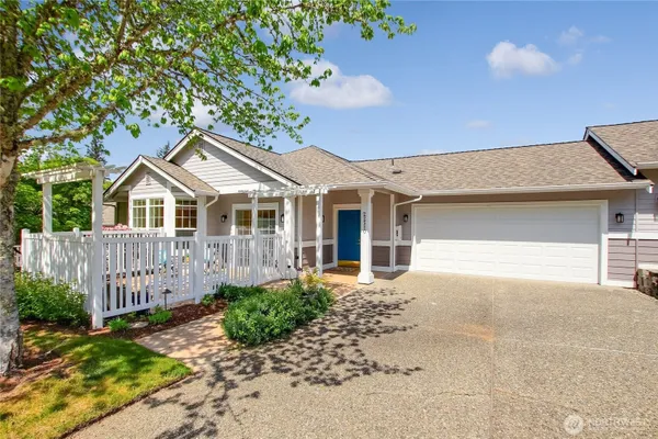 Property Slideshow image 2 of 40 | 22510 se 45th st 2645, Issaquah, WA, 98029