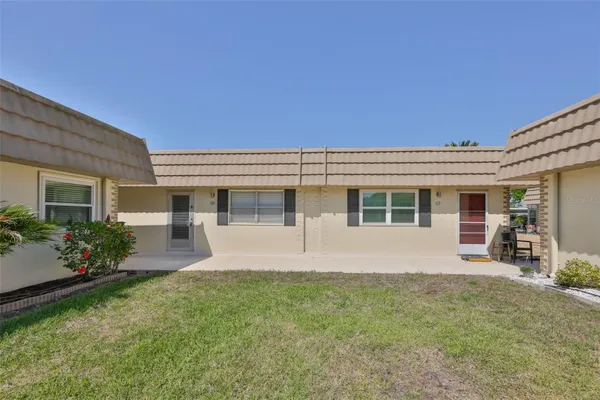 Property Slideshow image 3 of 85 | 202 bedford st 68, Sun City Center, FL, 33573