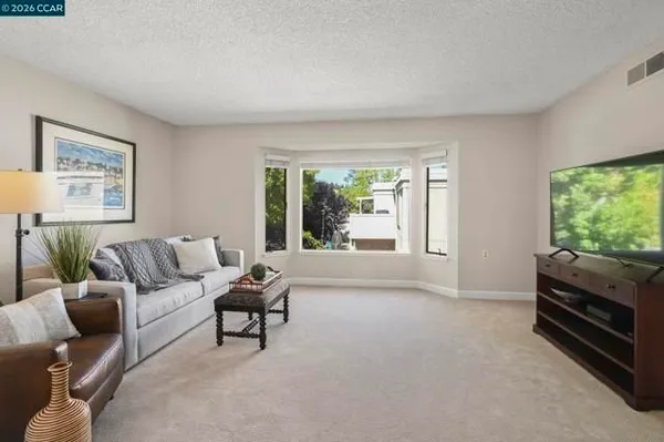 Property Slideshow image 3 of 32 | 1225 singingwood ct 1, Walnut Creek, CA, 94595