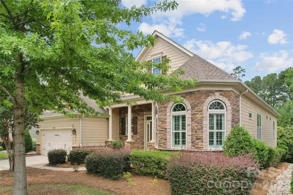 Property Slideshow image 3 of 40 | 16826 coves edge ln, Charlotte, NC, 28278