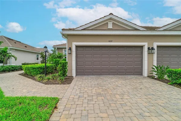 Property Slideshow image 3 of 56 | 16112 isola pl, Bradenton, FL, 34211
