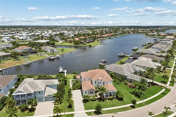 Property Slideshow image 2 of 72 | 823 manns harbor dr, Apollo Beach, FL, 33572