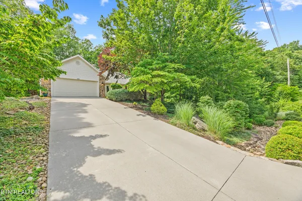 Property Slideshow image 2 of 38 | 152 stonewood dr, Crossville, TN, 38558