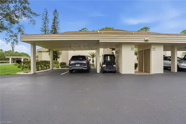 Property Slideshow image 2 of 20 | 5625 trailwinds dr 411, Fort Myers, FL, 33907