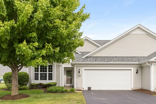 Property Slideshow image 2 of 35 | 820 treetop ln, Shorewood, IL, 60404