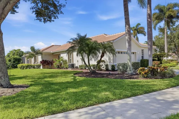 Property Slideshow image 3 of 57 | 8050 victoria falls cir, Sarasota, FL, 34243