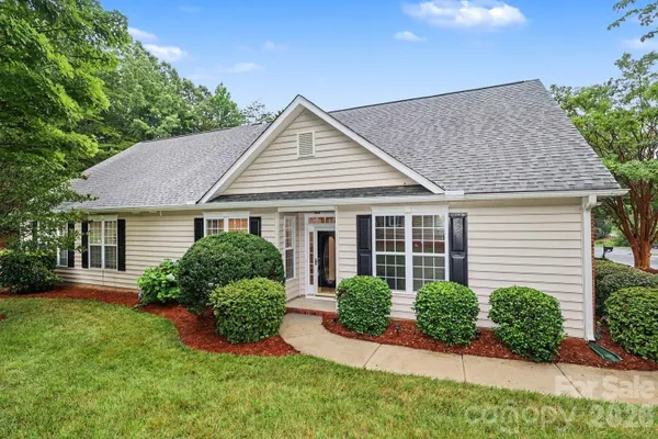 Property Slideshow image 2 of 27 | 1669 onyx rdg, Fort Mill, SC, 29708