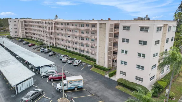 Property Slideshow image 2 of 37 | 5623 80th st n unit 211, St Petersburg, FL, 33709