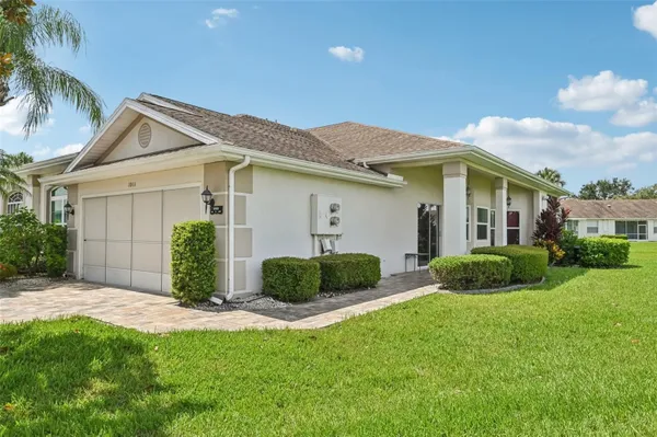 Property Slideshow image 2 of 67 | 1011 otter mill way, Sun City Center, FL, 33573