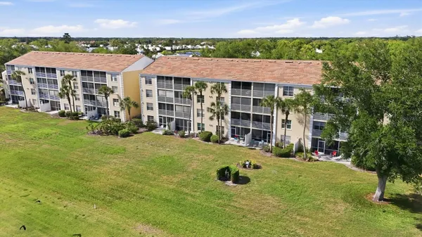 Property Slideshow image 2 of 55 | 823 wexford blvd 823, Venice, FL, 34293